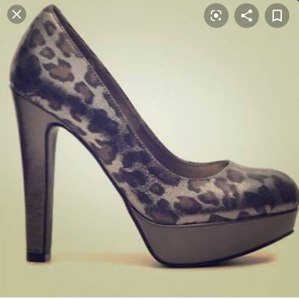 Guess Metallic platform heels